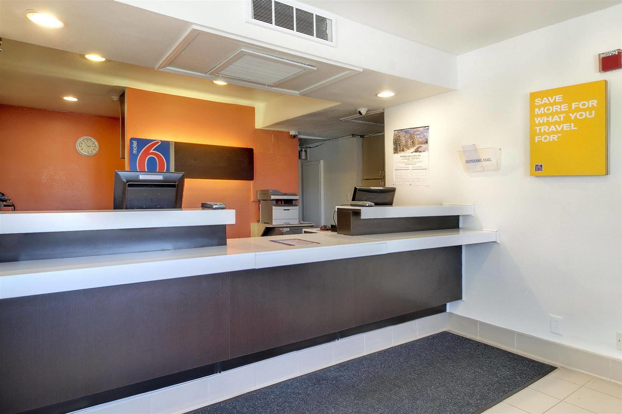 Motel 6-Capitol Heights, Md - Washington Largo Exteriör bild