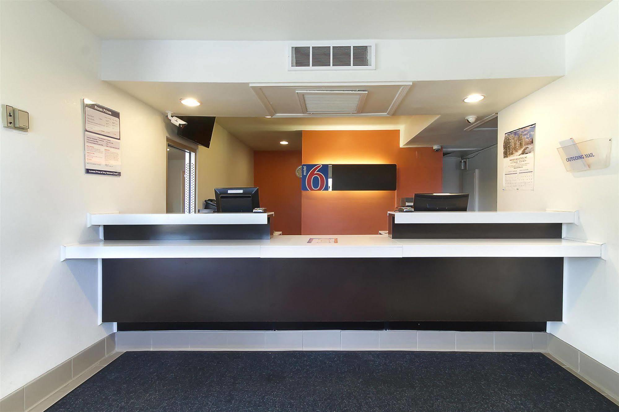 Motel 6-Capitol Heights, Md - Washington Largo Exteriör bild